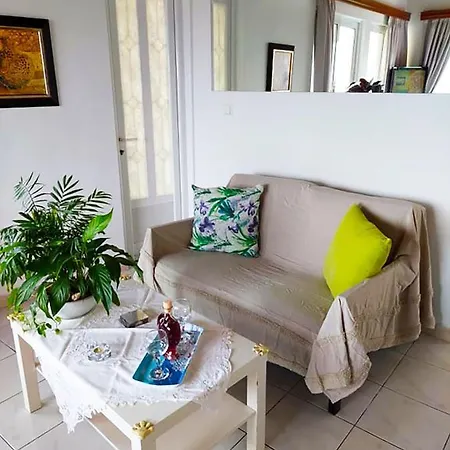 Baso Hilltop Apartment Argassi