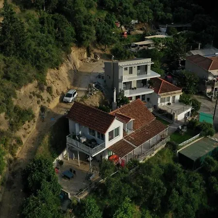 Baso Hilltop * Argászi