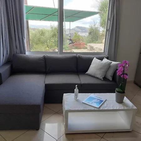 Baso Hilltop Apartment Argassi