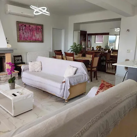 Baso Hilltop Apartment Argassi