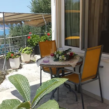 Baso Hilltop Apartament