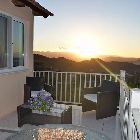 Baso Hilltop Apartment Argassi