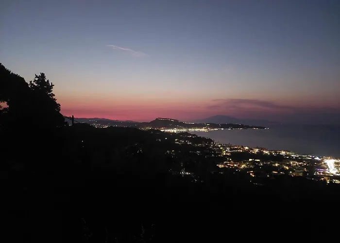 Baso Hilltop Apartamento *